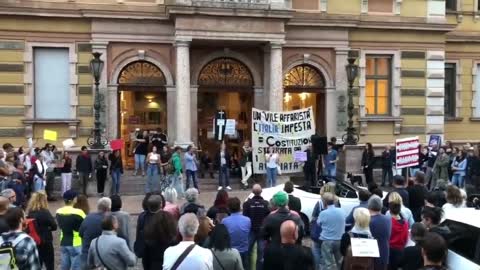 студенти и преподаватели от университета в Тренто излязоха на протест