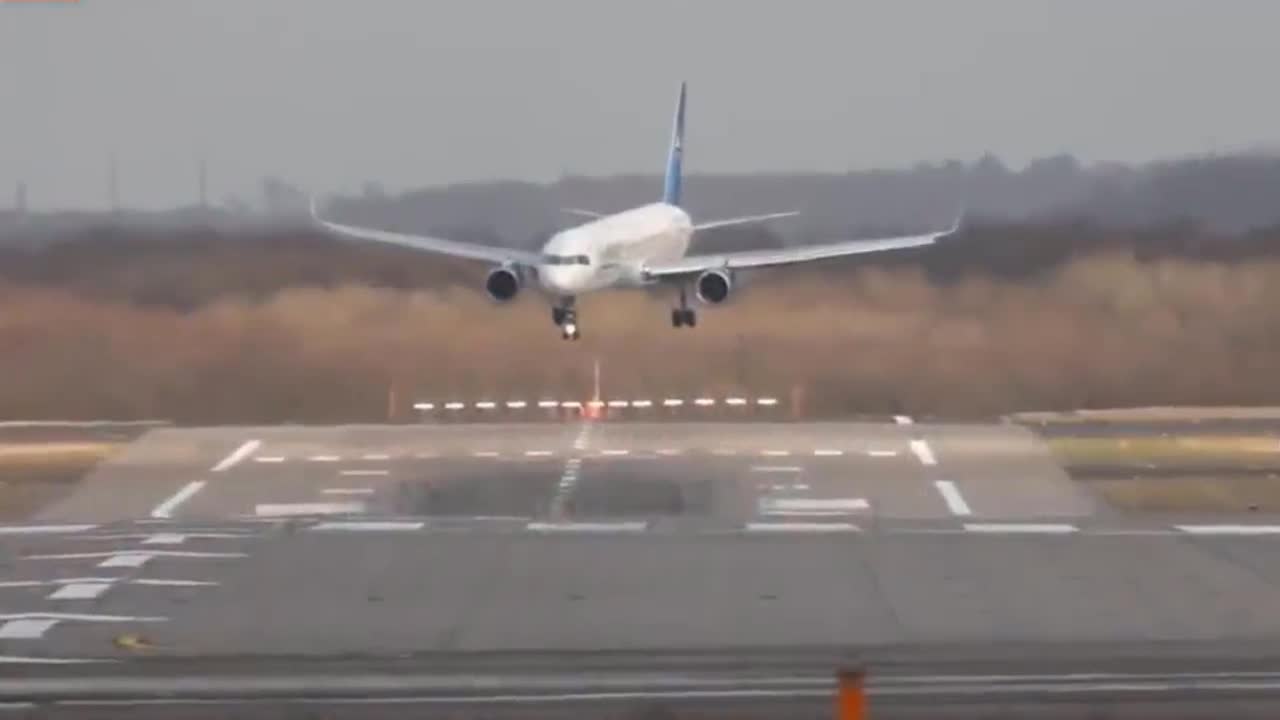 Aircraft landing in extreme wind condition - Part07