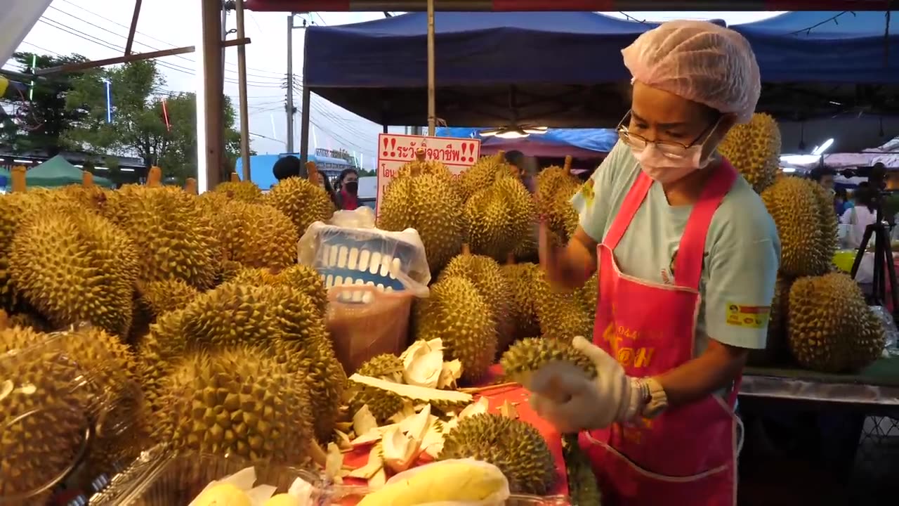 Giant Durian Cutting Skill Master