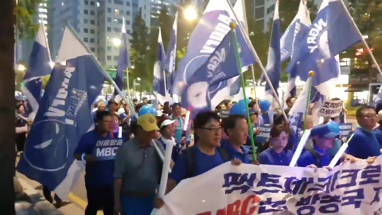 20190726_V3_S02(jJfW8pxTH8A)앵그리블루 세번째 야간 행진! 오늘은 군가, 어린이도