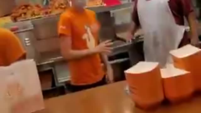 Trans Baal Lookalike has Meltdown and Hurls Insults at Popeys Emloyee in AZ