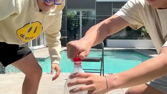 Mentos, Baking Soda Coke EXPLOSION