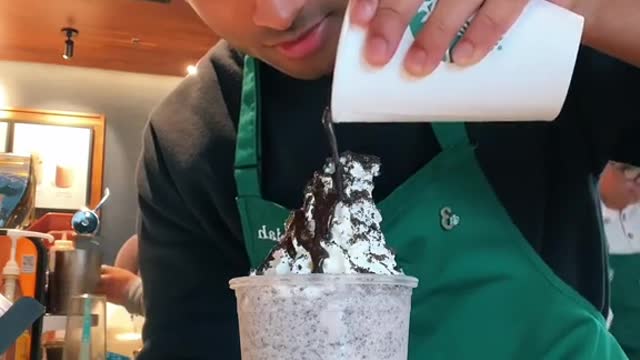 Oreo Cookie Frappuccino is a DELICIOUS drink at Starbucks!🔥