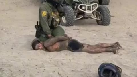 BORDER PATROL TACKLING AND ARRESTS HUMAN SMUGGLERS