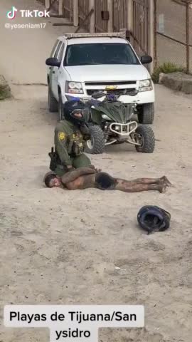 BORDER PATROL TACKLING AND ARRESTS HUMAN SMUGGLERS