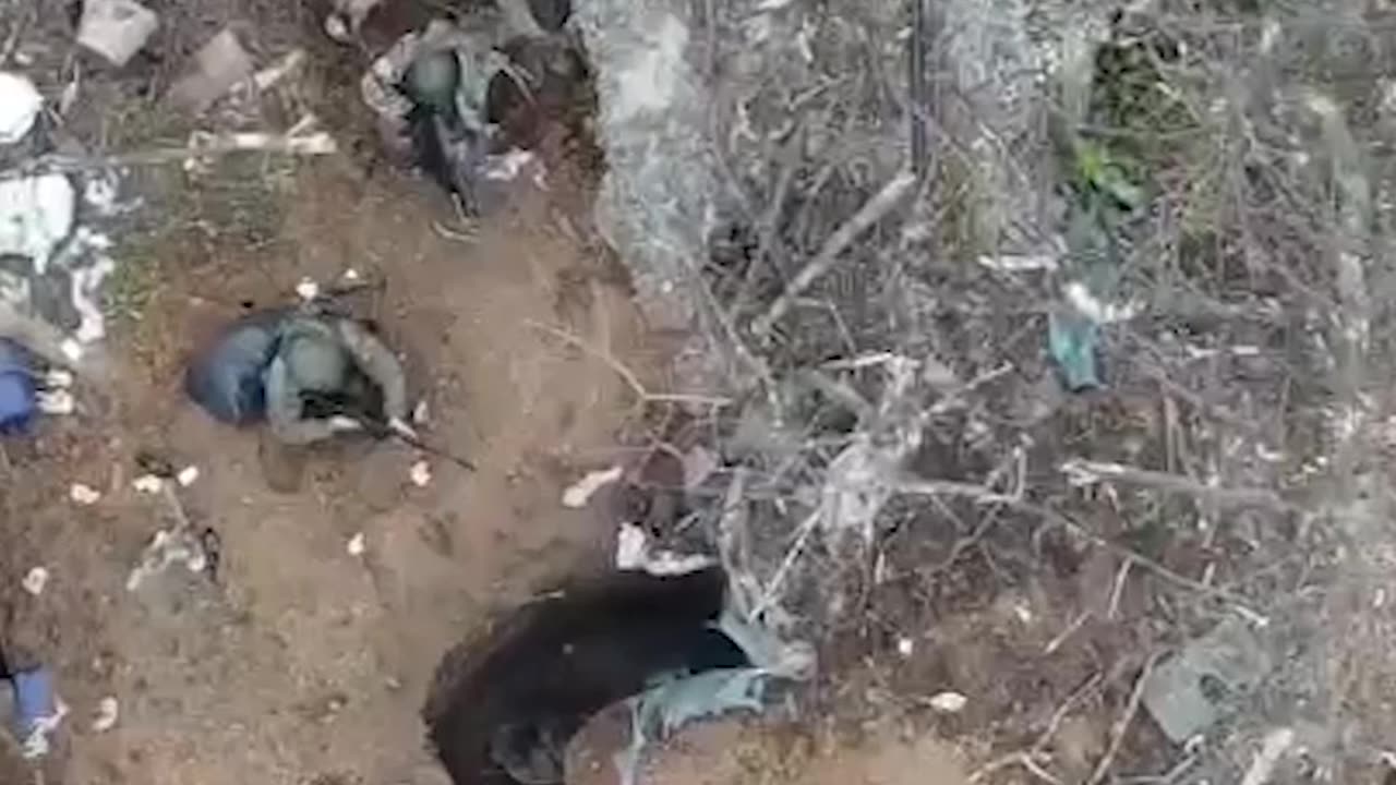 Russian Armed Forces squad cleans a ukrainian trench | Ukraine 2022