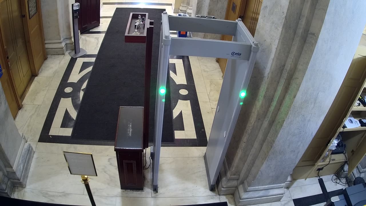 0163USCH01HouseCarriageDoor_2021-01-05_03h16min50s463ms.mp4