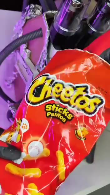 “食安危機揭露07”毛骨悚然…百事公司子公司_Cheetos 樂事生產的膨化食品，是一種芝士口味的膨化玉米粉製成的零食，在高倍顯微鏡下發現數種活的寄生虫