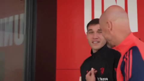 Manuel Ugarte in awkward moment with Erik ten Hag