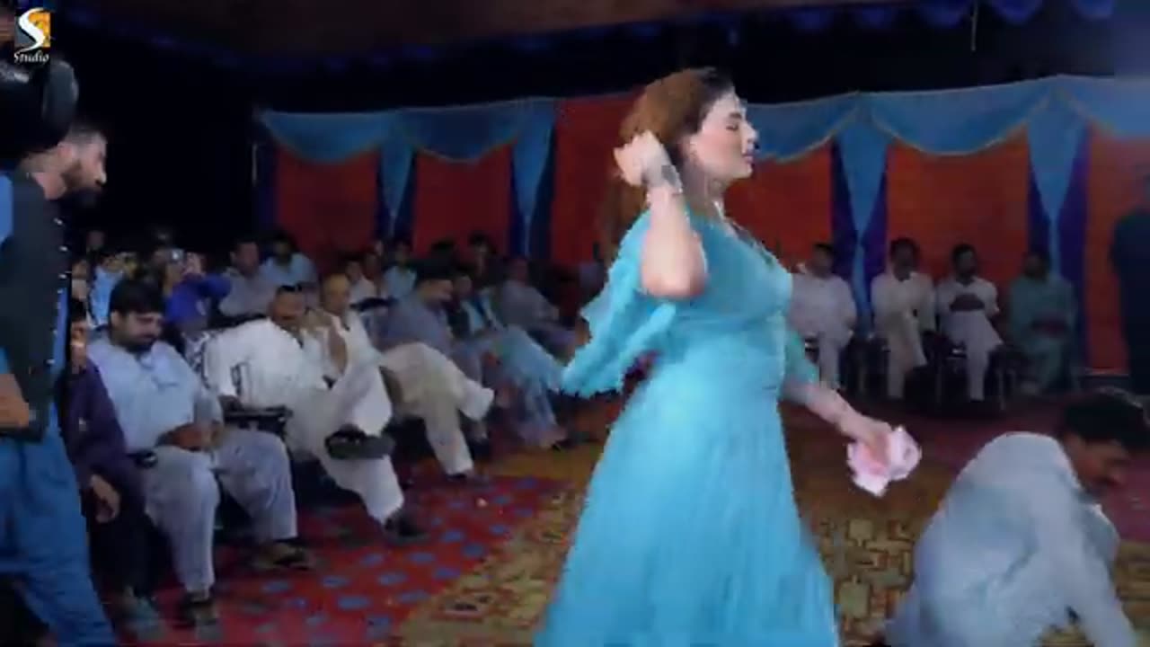 Aey_Dour_Nai_Wafa_Da,_Urwa_Khan_Latest_Dance_Performance_2023