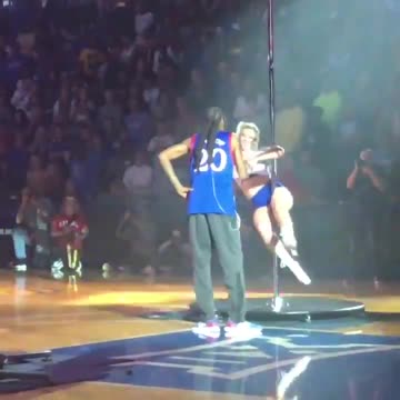 Snoop Dogg performing at university