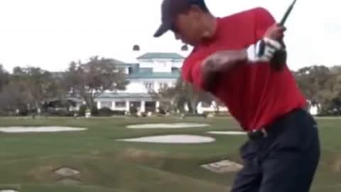 Incredible Tiger Woods slow motion : special left hand!!