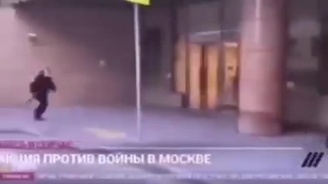 Moscow. Protestants against Russia's special operation are fleeing the police.