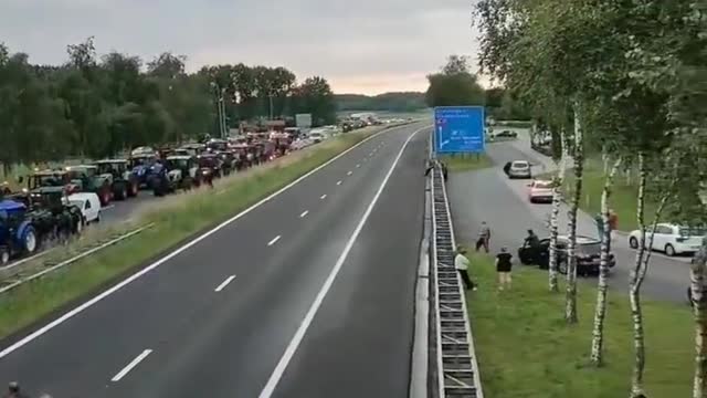 Holland Farmers Take it to the Streets