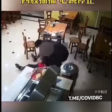 🇨🇳 A Man Drops From Cardiac Arrest At A Restaurant💉🤔