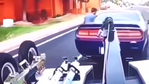 Dude steals his own car off the back of a moving tow truck