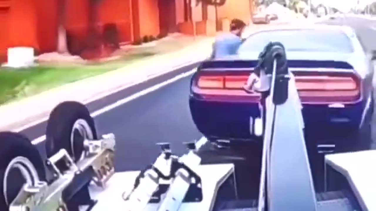 Dude steals his own car off the back of a moving tow truck