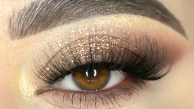 Golden glittery eye makeup tutorial