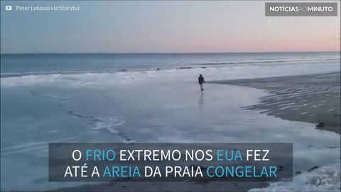 Com o frio intenso nos EUA é possível patinar no gelo... na praia