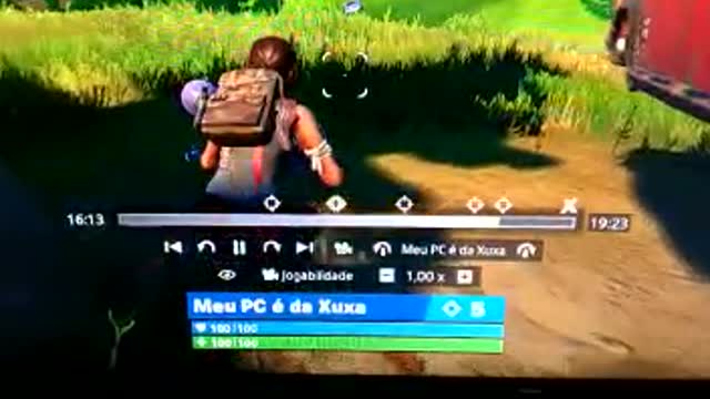 Fortnite Lara´s hit opponent with pump shotgun.