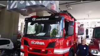 Desde Alemania llegó la máquina tipo escalera para el Cuerpo de Bomberos de Bucaramanga