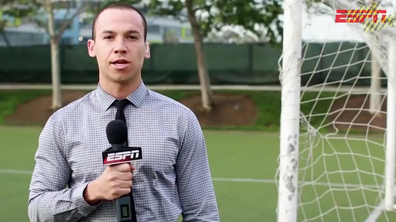 10 FUNNY MOMENTS WITH REPORTERS IN SPORTS