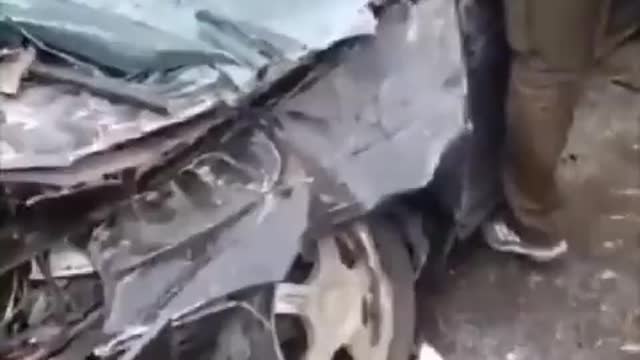 Tank runs over man in car (Ukranie Feb. 2022)