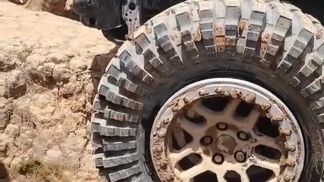 Install cart tires quickly, repair cars, and repair cars.