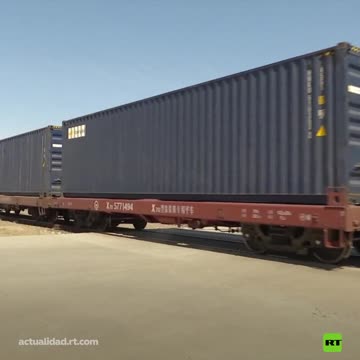 Il primo treno merci Cina-Europa parte dalla Mongolia Interna in Cina per Mosca dal porto di Manzhouli nella città di Chifeng nella regione autonoma della Mongolia Interna diretto a Mosca per consegnare oltre 1.300 tonnellate di merci.