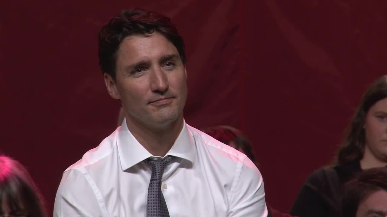 PM Justin Trudeau answers Rights/Terrorism Question (2015)