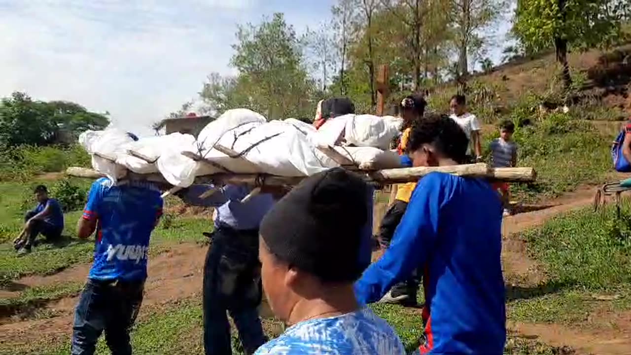 Honduras: Honorable Christian funeral of Maximo, Tolupan style.