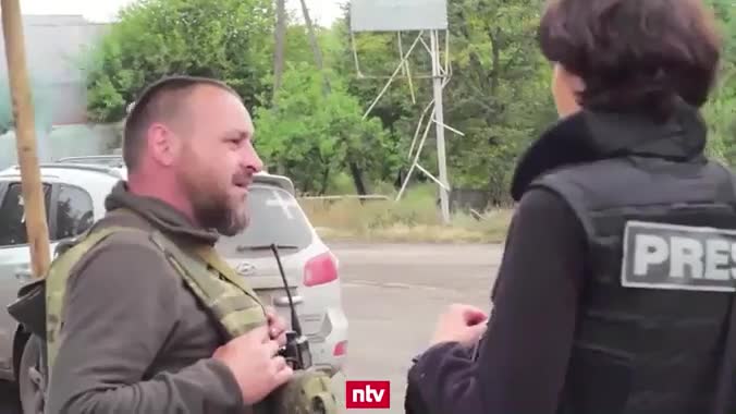 2022-09-21 A report from a German TV channel,but suddenly.... an AFU tank with 卐 painted on it