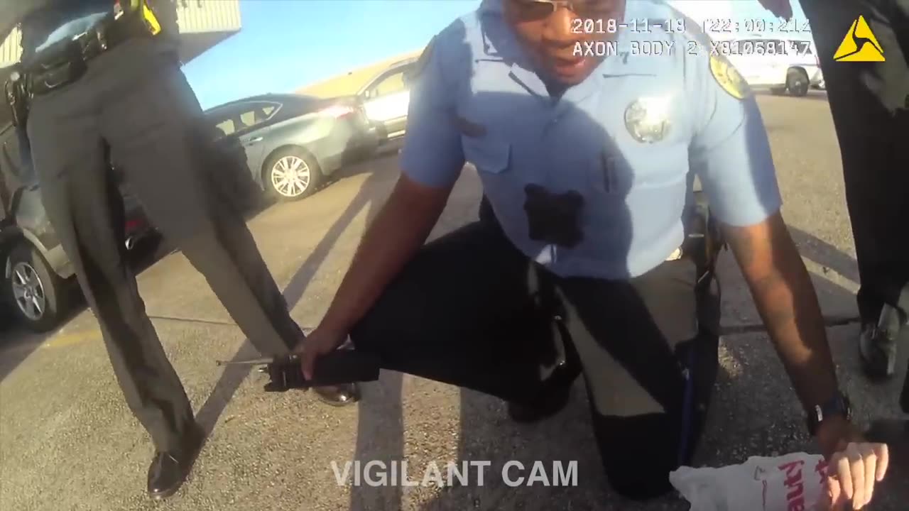 Woman Knocks Down Female Cop While Fleeing Arrest