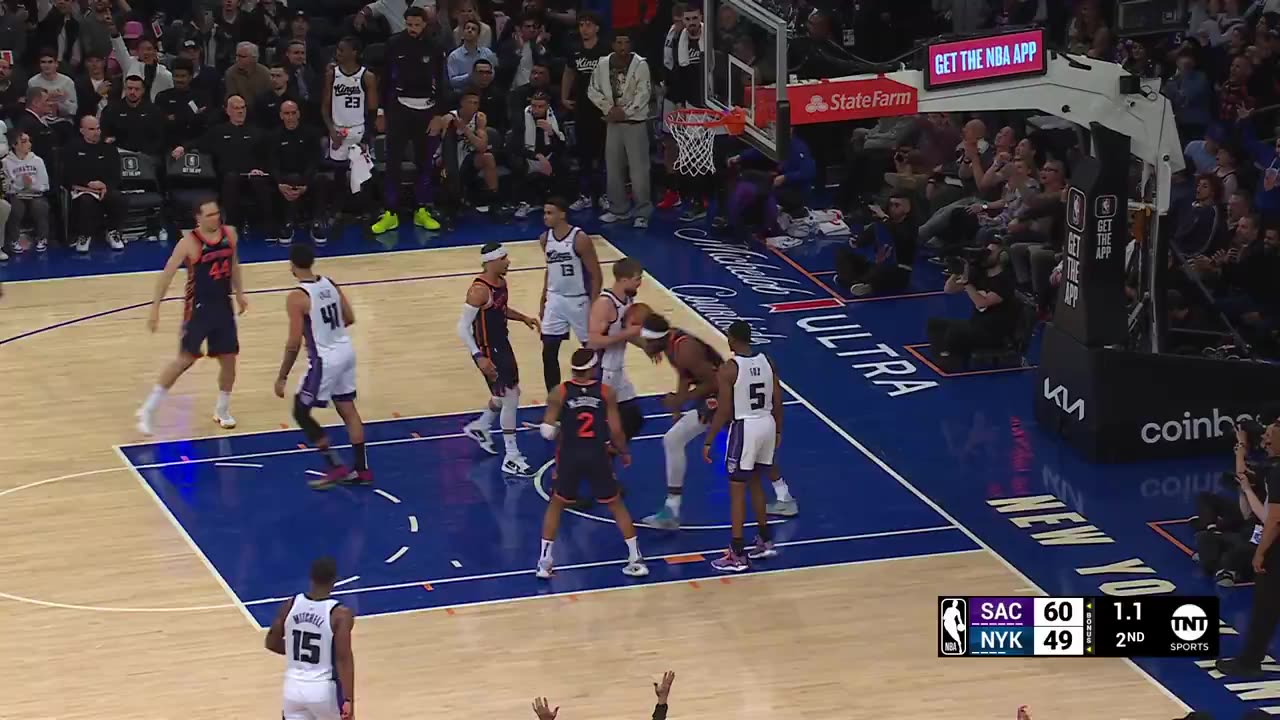 NBA: Brunson Drains 3 Over 2 at Buzzer to End Half! (18 PTS) Knicks vs. Kings