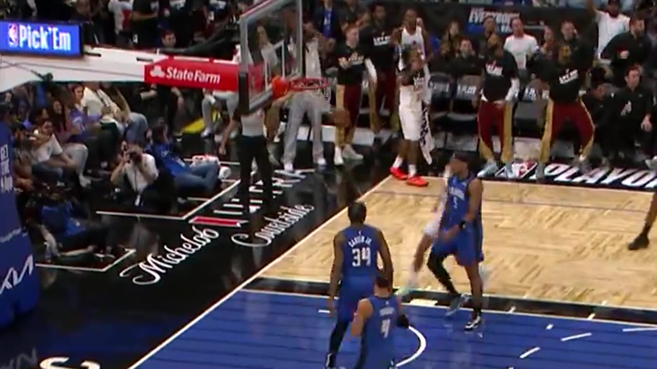 Jarrett Allen with the big-time rejection... LeVert drills a 3 on the other end 🔥 CLE-ORL