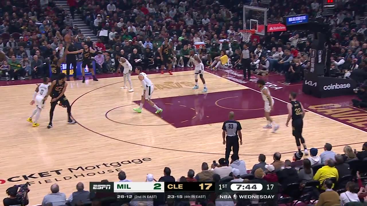 NBA - Donovan Mitchell caps off a 20-2 start from the Cavs 🔥 📺 Cavaliers-Bucks