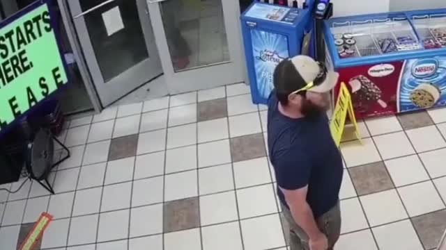 A former marine disarms armed robber