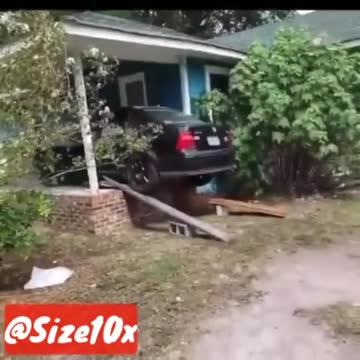Man Created Makeshift Use Of His Car Preparing For Hurricane