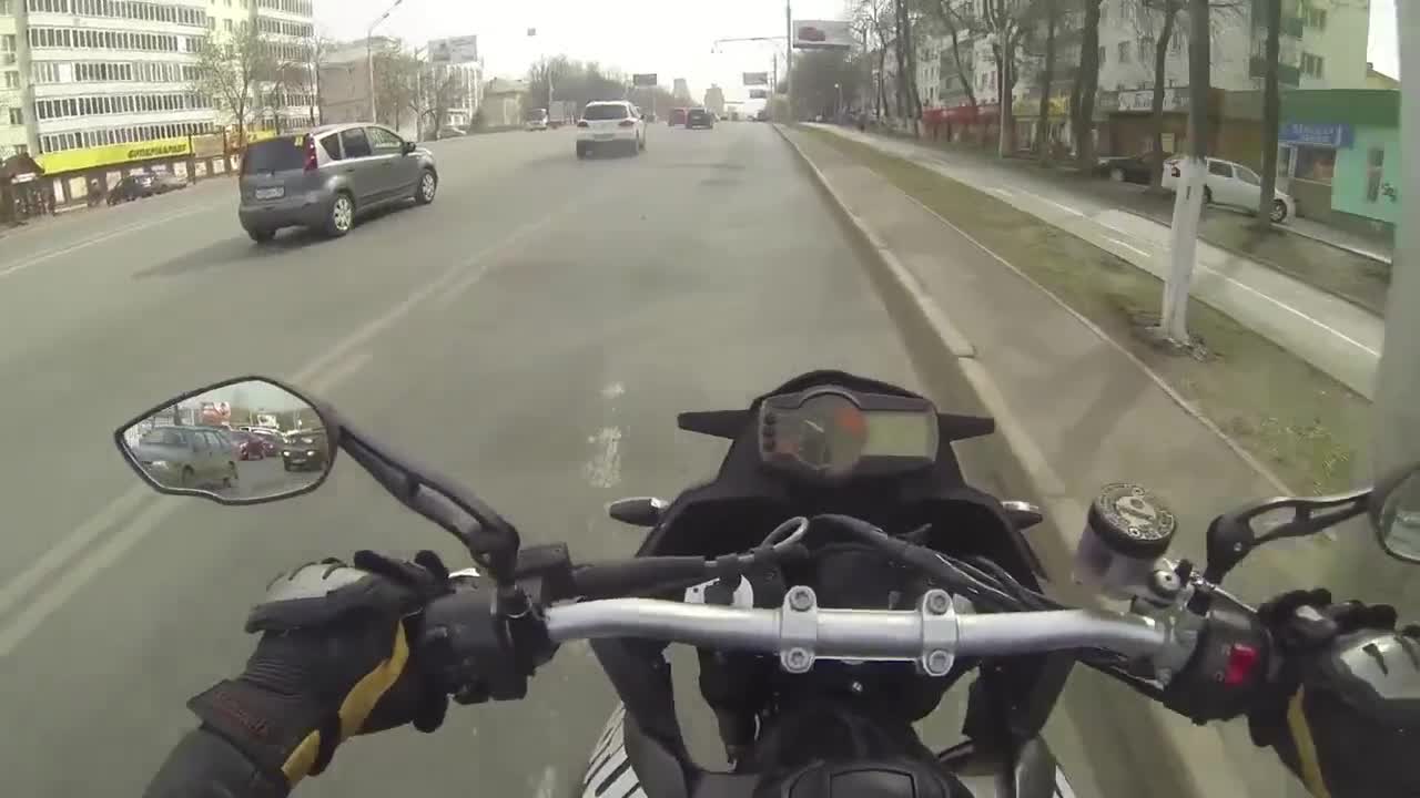 A kind motorcyclist helped his grandfather