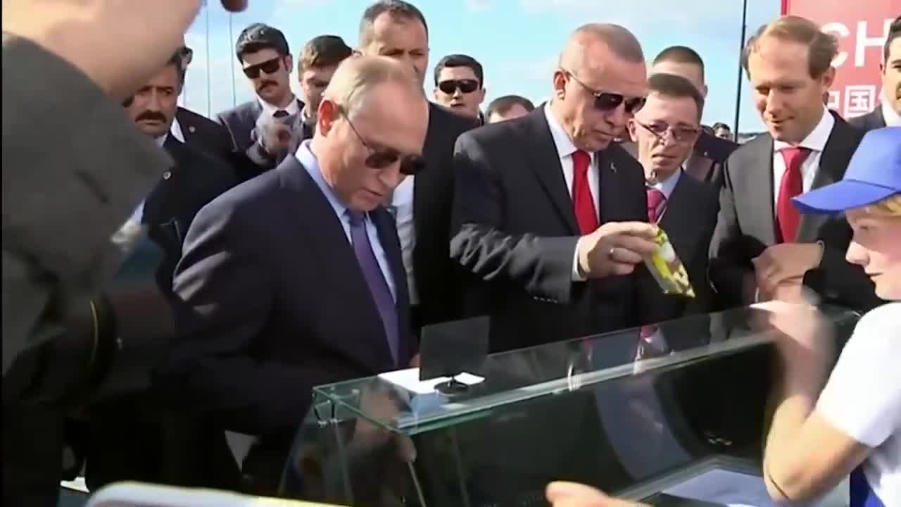 HINDSIGHT Putin buys Erdogan ice cream, shows off new Su-57 fighter jet during visit to Ru