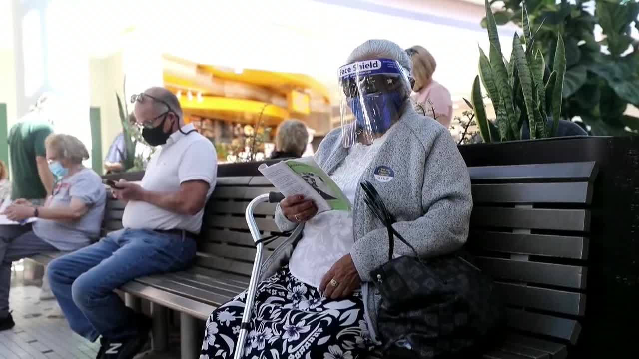 La mitad de los estadounidenses ya están vacunados