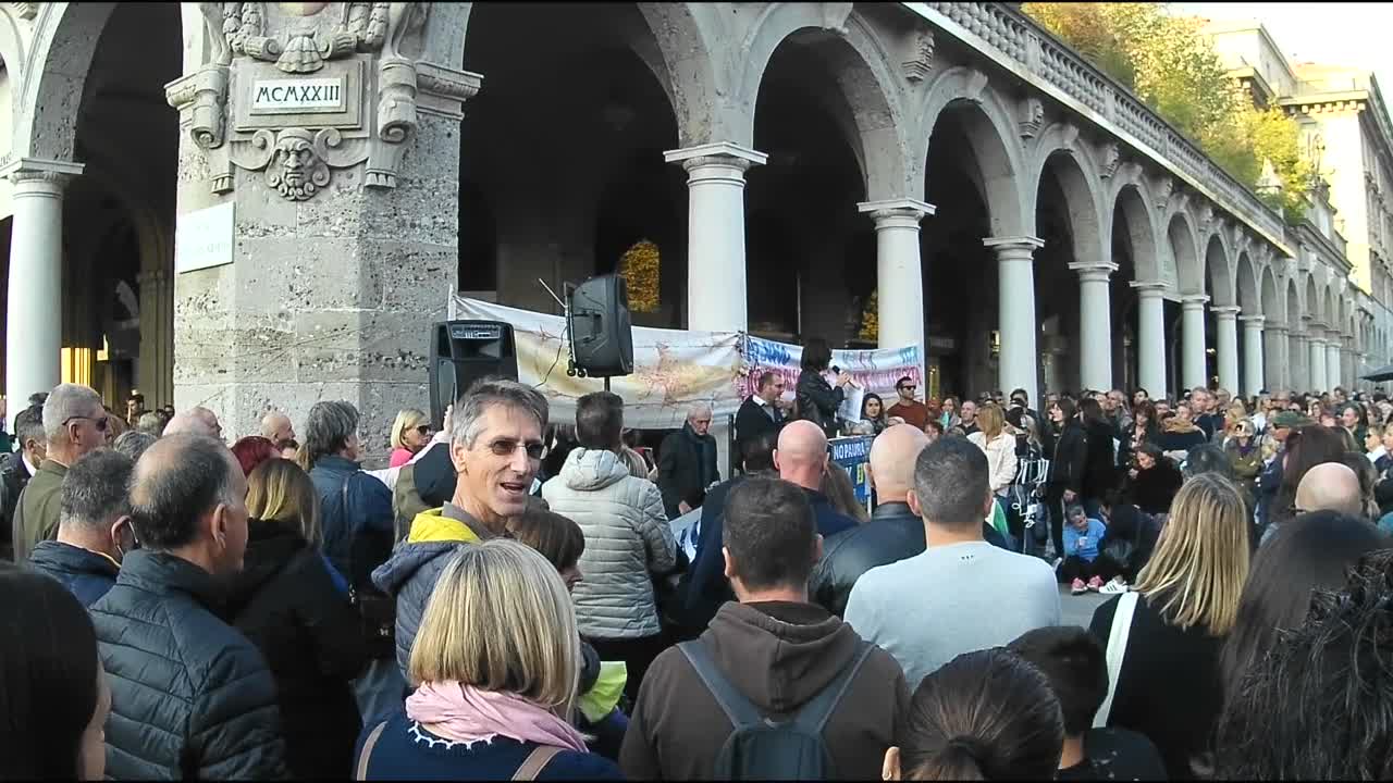 2021-10-10 NoPauraDay Bergamo - Emanuela Lorenzi e la propaganda COVID19