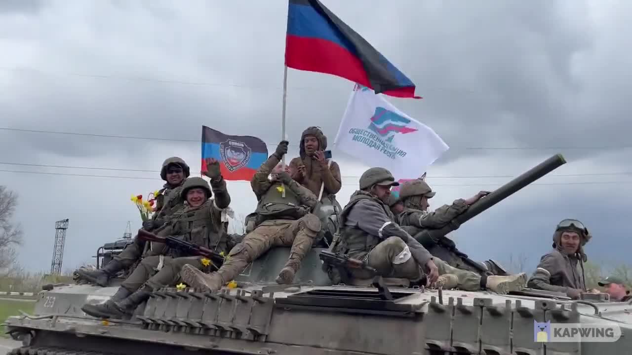 Residents of Mariopul welcome DPR soldiers