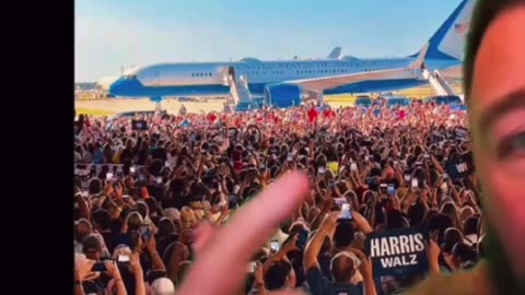 More Photoshopped Crowd, More Weird Freak-Faces Welcoming Kamala At The Tarmac