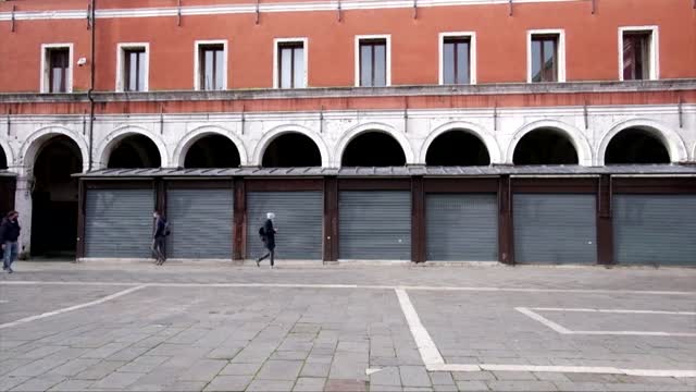 From Venice to Rome: scenes of Italy's new lockdown