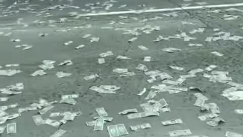 ALL CARS, TRUCKS STOP MONEY EVERYWHERE .GOES ENSANE.