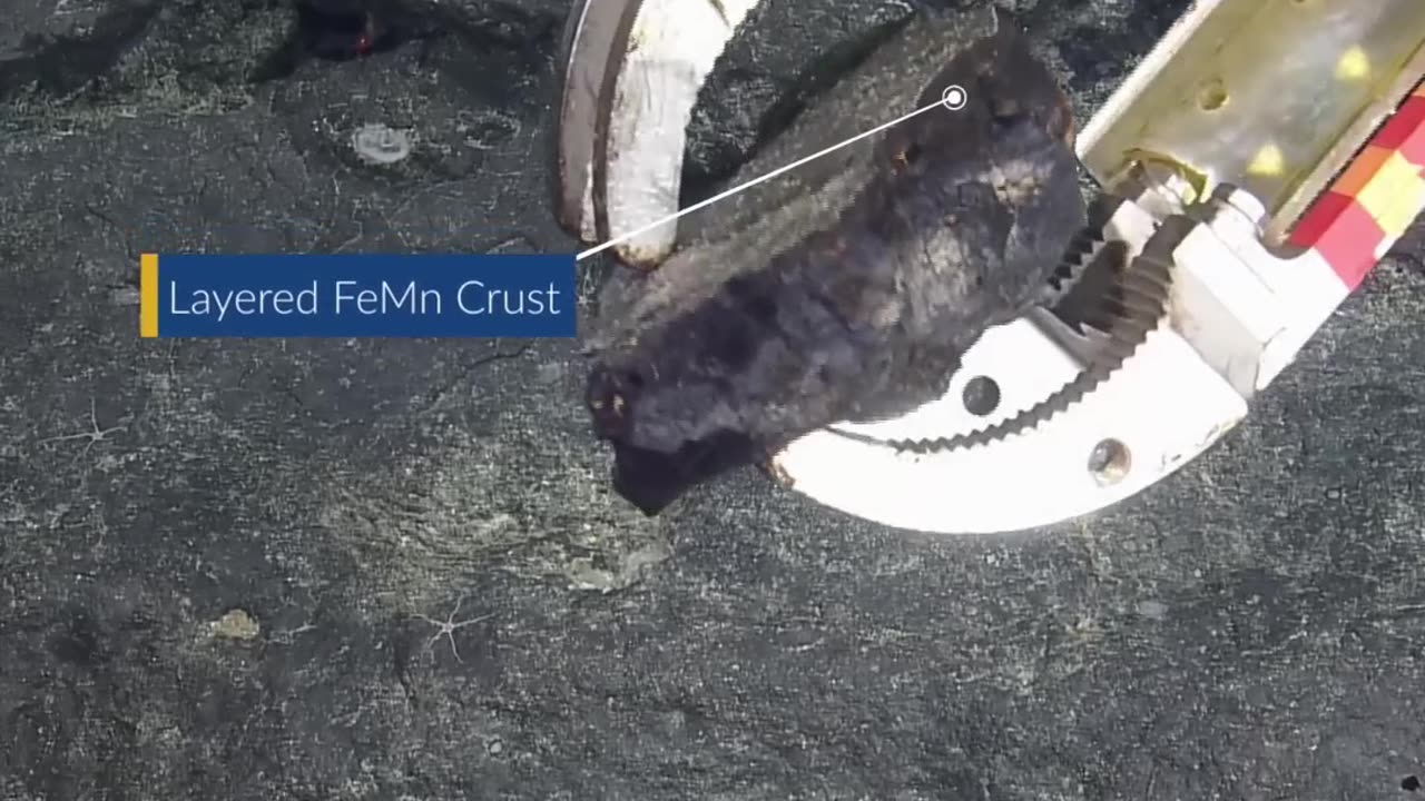 Exploring Manganese: Robotic Claw in Action in the Pacific