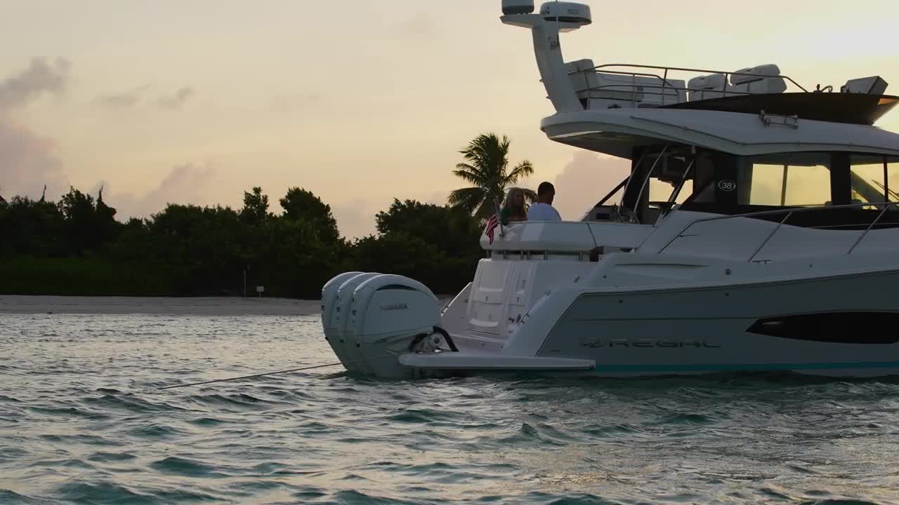 Regal 38 FXO & 38 Fly