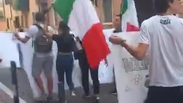 4 sett 2021 - Padova: anche I giovani studenti si schierano contro la dittatura.