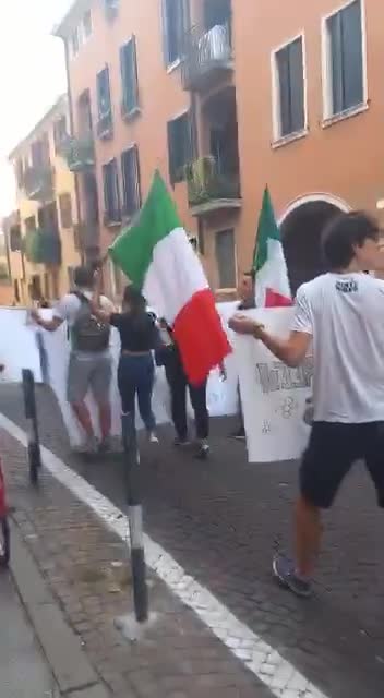4 sett 2021 - Padova: anche I giovani studenti si schierano contro la dittatura.
